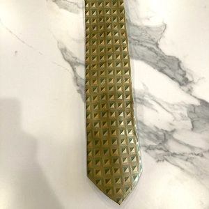 A Paul Dione tie a gorgeous green and gold copie